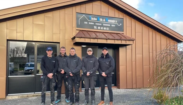 Team outside Thybo Blik & Montage building